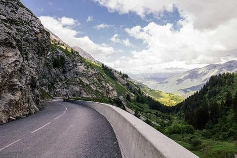 Mietwagen-Angebote an großen Flughäfen